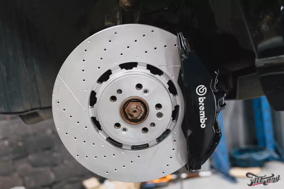Апгрейд для Mercedes V-Class: установили усиленную тормозную систему Brembo на переднюю ось
